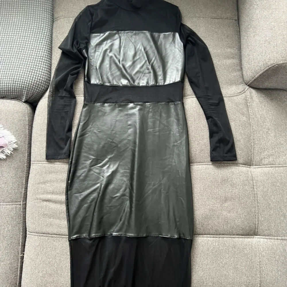 Multiple dresses - Picture 9 of 12